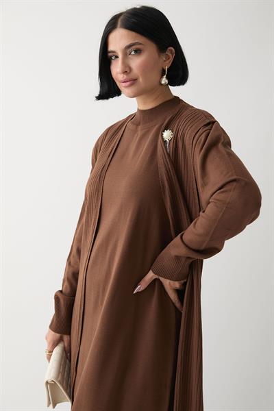 Broş Detay Yelekli Acı Kahve Triko Takım