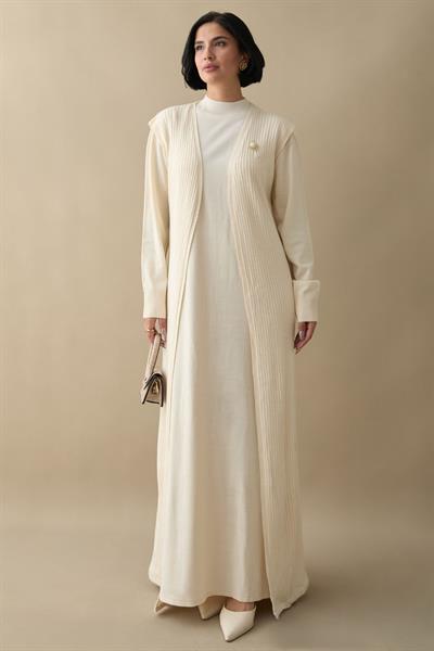 Broş Detay Yelekli Ekru Triko Takım