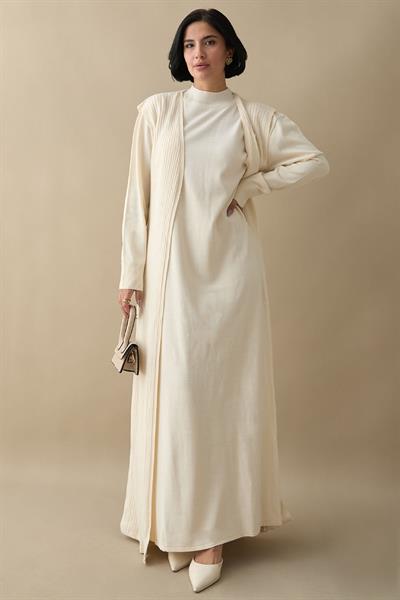 Broş Detay Yelekli Ekru Triko Takım