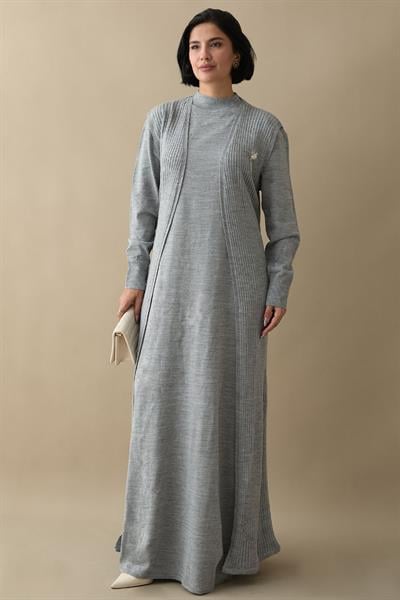 Broş Detay Yelekli Gri Triko Takım