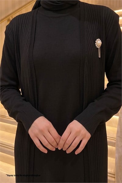Brooch Detail Vest Knit Set in Black