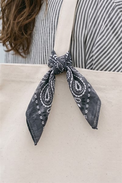 Buğulu Desenli Koyu Gri Bandana Fular 50x50