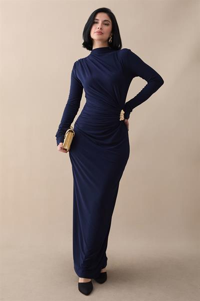 Büzgülü Yandan Broşlu Lacivert Sandy Elbise