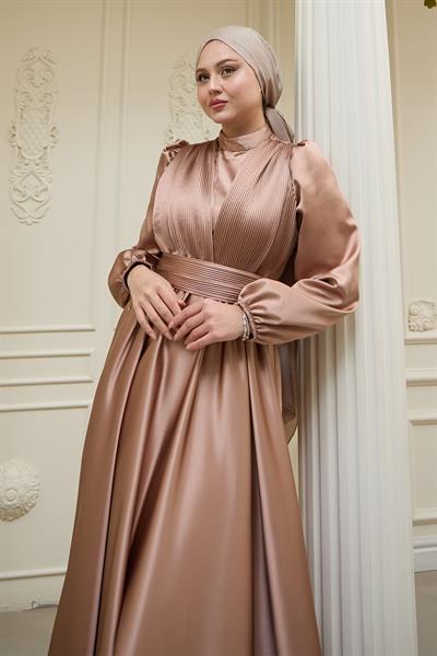 Çapraz Desenli Piliseli Camel Saten Elbise