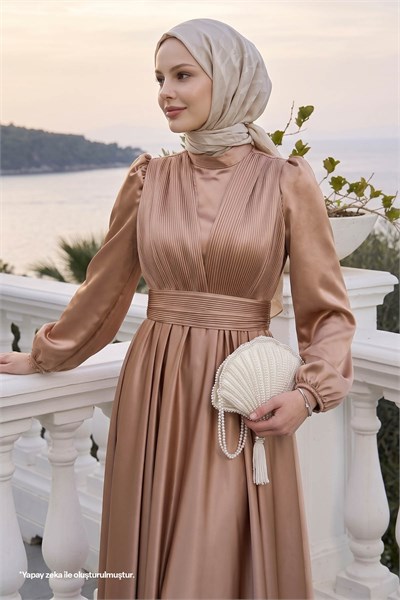 Çapraz Desenli Piliseli Camel Saten Elbise