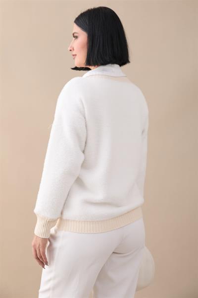 Cep Detaylı Tüylü Beyaz Triko Hırka