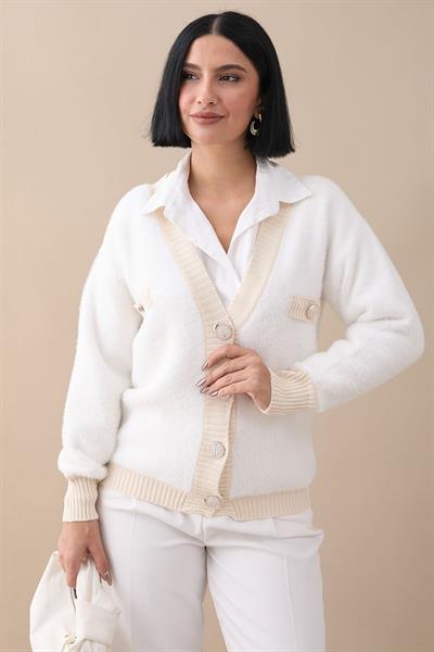 Cep Detaylı Tüylü Beyaz Triko Hırka