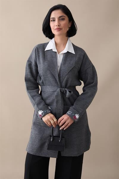 Cepleri Ve Kolları Nakış İşlemeli Gri Triko Ceket