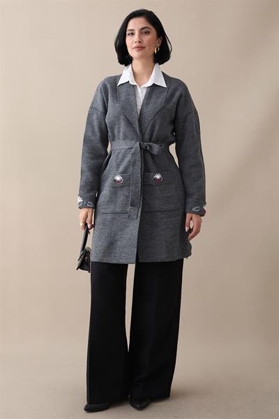 Cepleri Ve Kolları Nakış İşlemeli Gri Triko Ceket