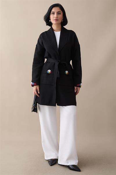 Cepleri Ve Kolları Nakış İşlemeli Siyah Triko Ceket