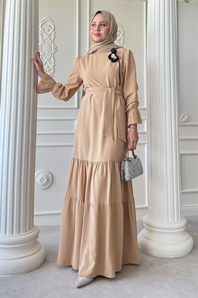 Çiçek Broş Detay Kuşaklı Camel Elbise