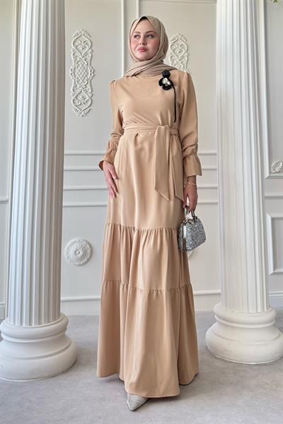 Çiçek Broş Detay Kuşaklı Camel Elbise