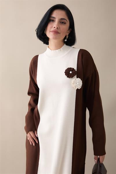 Çiçek Detay Çift Renk Acı Kahve Triko Elbise