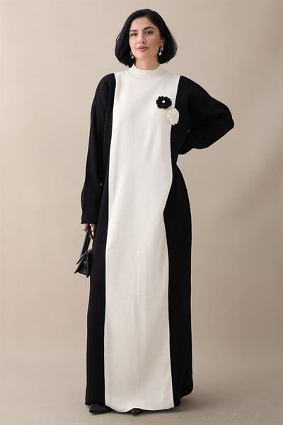 Çiçek Detay Çift Renk Siyah Triko Elbise