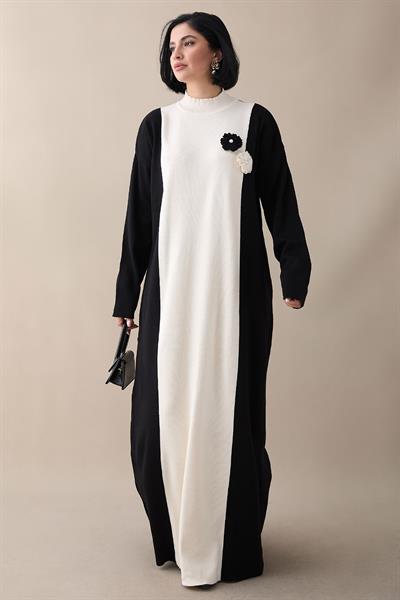 Çiçek Detay Çift Renk Siyah Triko Elbise