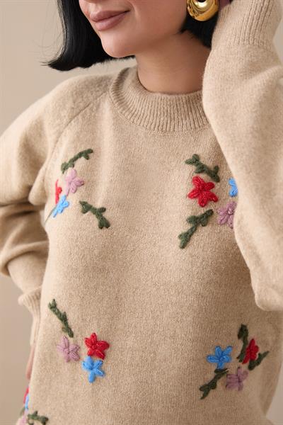 Çiçek İşlemeli Yumoş Kazak Camel