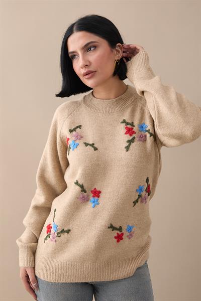 Çiçek İşlemeli Yumoş Kazak Camel