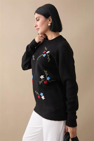 Çiçek İşlemeli Yumoş Kazak Siyah