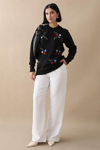 Çiçek İşlemeli Yumoş Kazak Siyah