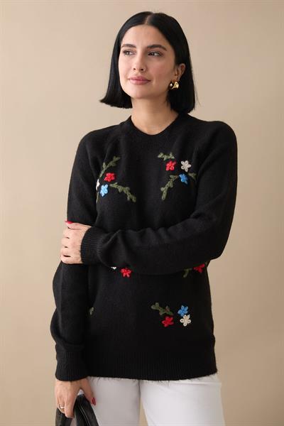 Çiçek İşlemeli Yumoş Kazak Siyah