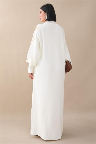 Çiçek Taşlı Balon Kol Beyaz Triko Elbise