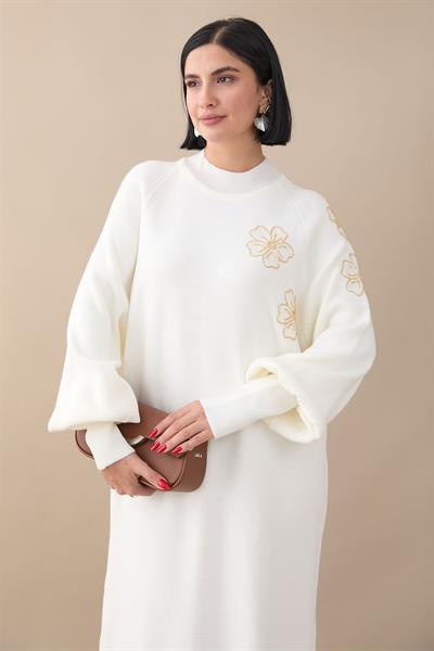 Çiçek Taşlı Balon Kol Beyaz Triko Elbise