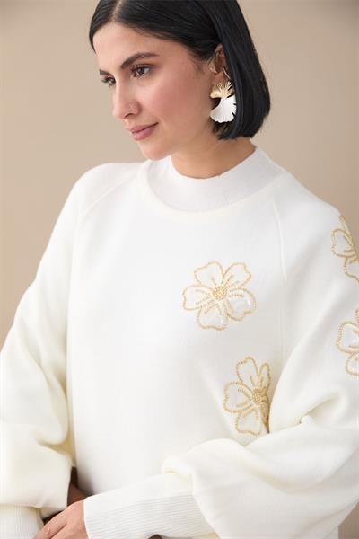 Çiçek Taşlı Balon Kol Beyaz Triko Elbise