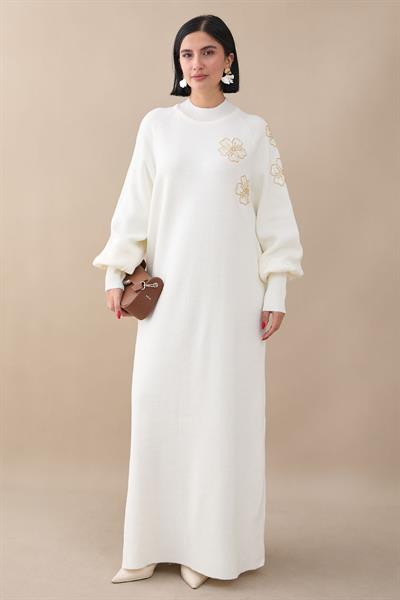 Çiçek Taşlı Balon Kol Beyaz Triko Elbise