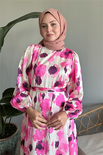 Çiçekli Kuşaklı Fuşya Saten Elbise