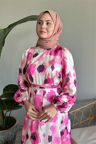 Çiçekli Kuşaklı Fuşya Saten Elbise