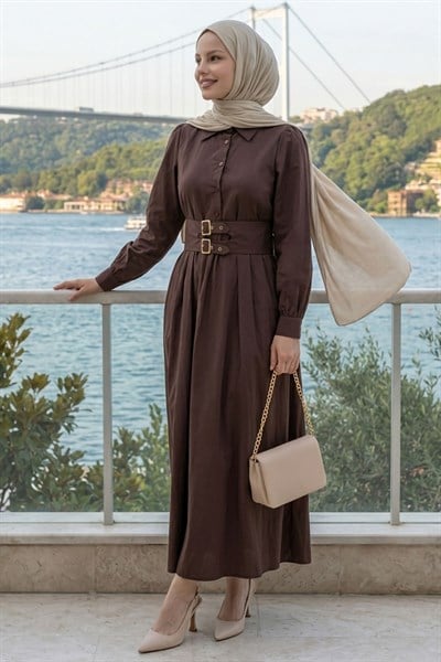 Çift Toka Kemerli Acı Kahve Elbise