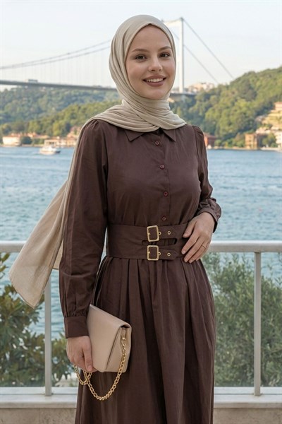 Çift Toka Kemerli Acı Kahve Elbise