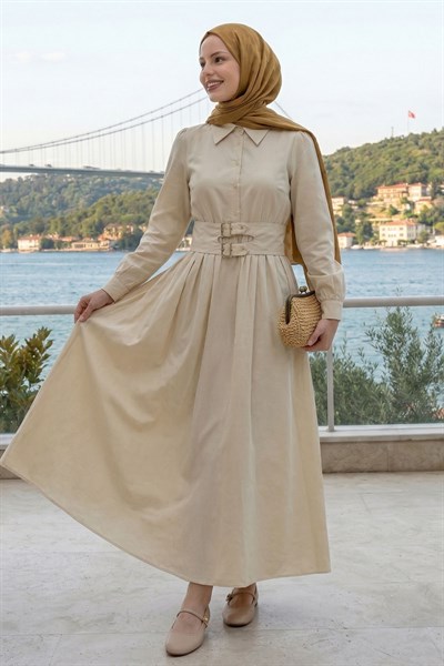 Çift Toka Kemerli Bej Elbise