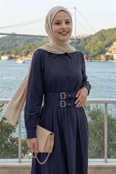 Çift Toka Kemerli Lacivert Elbise