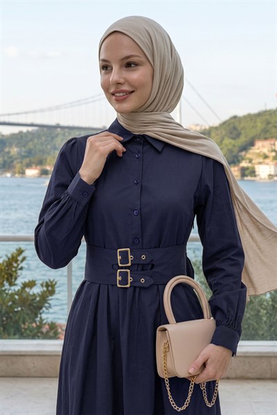 Çift Toka Kemerli Lacivert Elbise