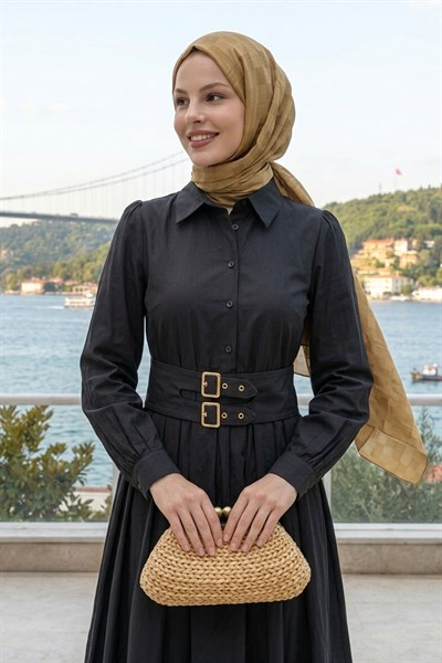 Çift Toka Kemerli Siyah Elbise