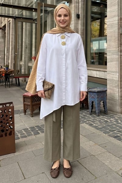 Çift Toka Patlı Beyaz Asimetrik Tunik