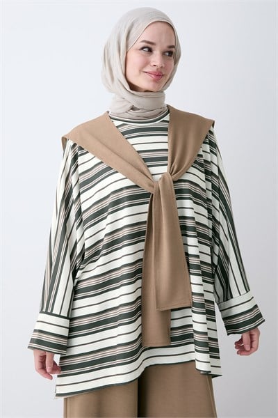 Çizgili Omuz Atkılı Camel Takım