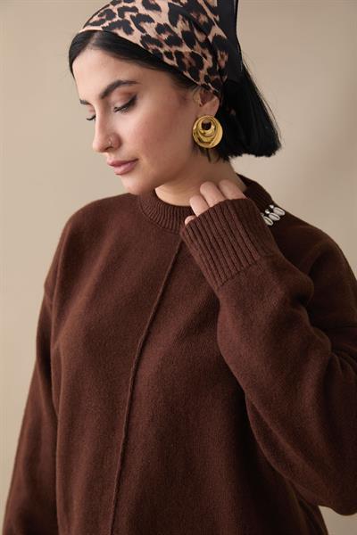 Deniz Kabuğu Taşlı Acı Kahve Triko Kazak