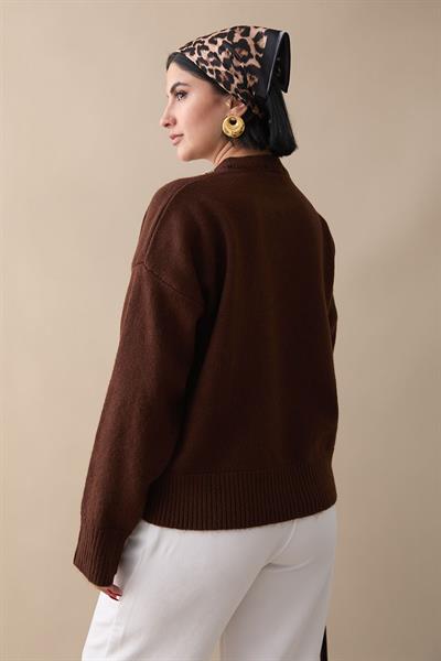 Deniz Kabuğu Taşlı Acı Kahve Triko Kazak