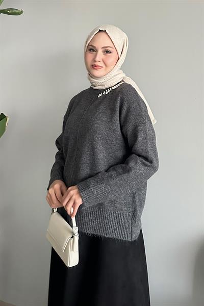 Deniz Kabuğu Taşlı Antrasit Triko Kazak