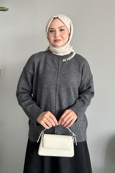 Deniz Kabuğu Taşlı Antrasit Triko Kazak