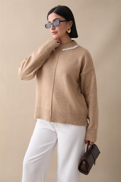 Deniz Kabuğu Taşlı Bej Triko Kazak