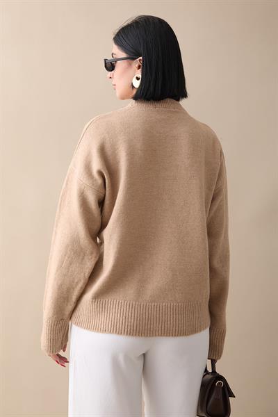 Deniz Kabuğu Taşlı Bej Triko Kazak