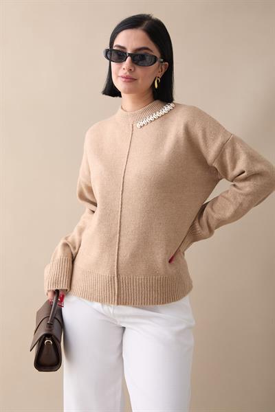 Deniz Kabuğu Taşlı Bej Triko Kazak