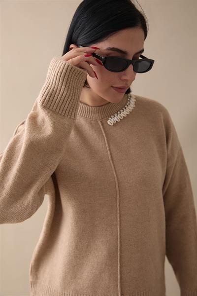 Deniz Kabuğu Taşlı Bej Triko Kazak