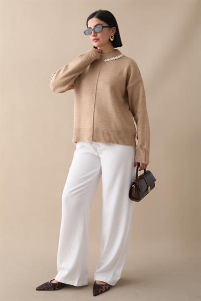 Deniz Kabuğu Taşlı Bej Triko Kazak