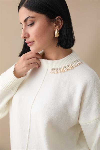 Deniz Kabuğu Taşlı Beyaz Triko Kazak