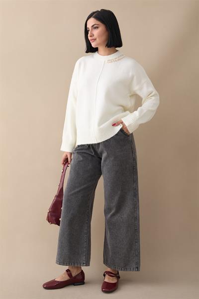 Deniz Kabuğu Taşlı Beyaz Triko Kazak