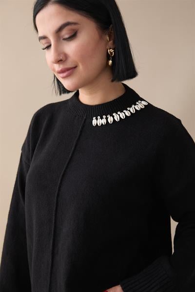 Deniz Kabuğu Taşlı Siyah Triko Kazak